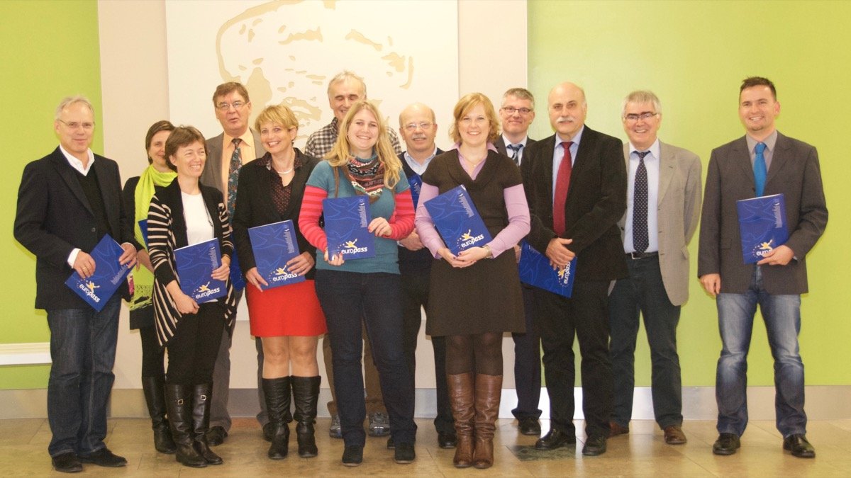 Die Teilnehmer der Mobilität im Oktober 2013 bei der Verleihung der Europässe.